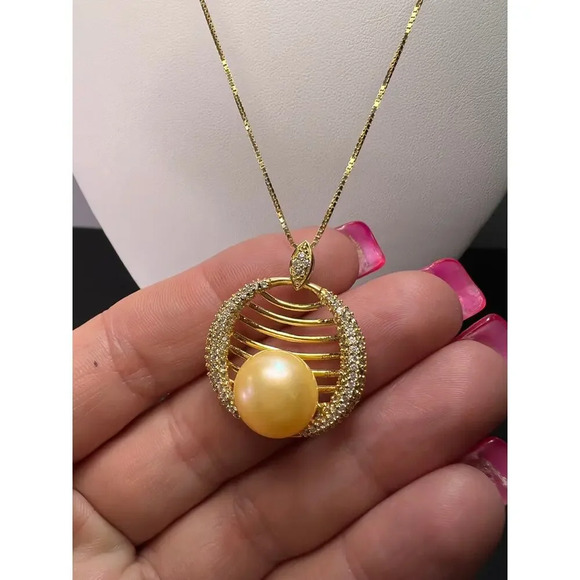 Golden yellow cultured pearl pendant in gold over sterling silver with chain - Picture 6 of 11